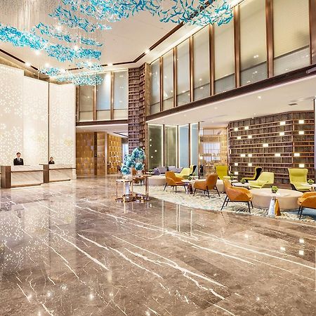 Shenzhen Bantian Huaweizhongcheng Atour Hotel Bagian luar foto