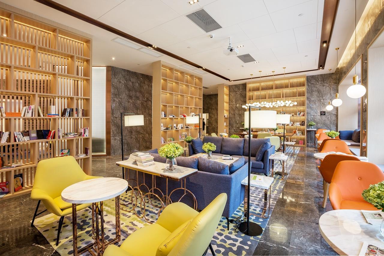Shenzhen Bantian Huaweizhongcheng Atour Hotel Bagian luar foto