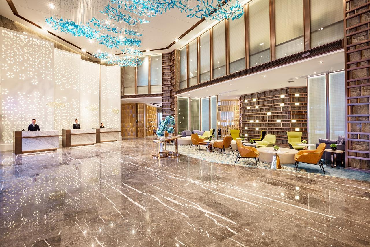 Shenzhen Bantian Huaweizhongcheng Atour Hotel Bagian luar foto