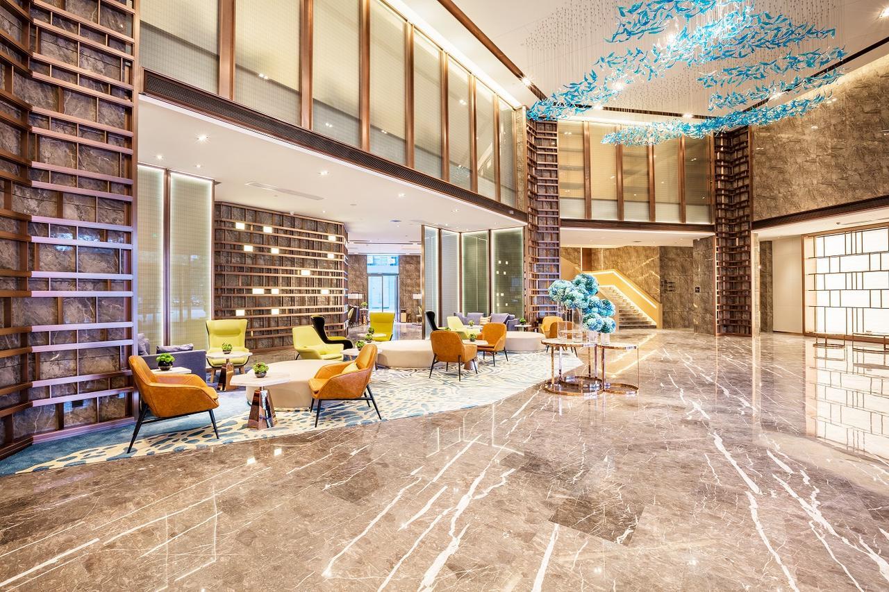 Shenzhen Bantian Huaweizhongcheng Atour Hotel Bagian luar foto