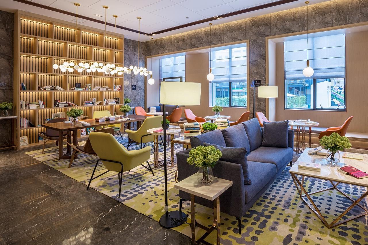 Shenzhen Bantian Huaweizhongcheng Atour Hotel Bagian luar foto