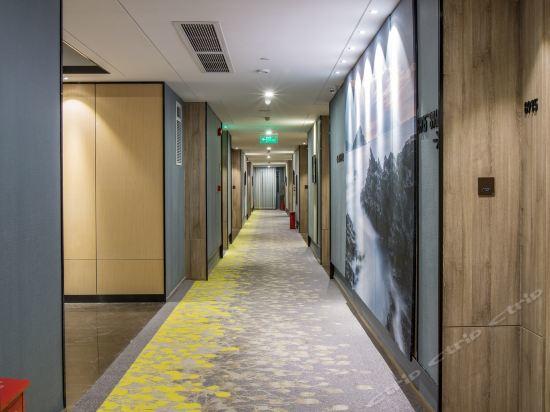 Shenzhen Bantian Huaweizhongcheng Atour Hotel Bagian luar foto