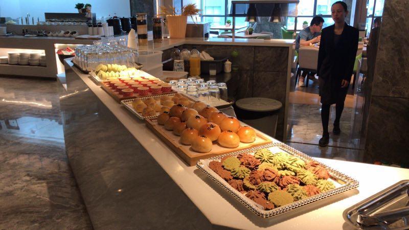 Shenzhen Bantian Huaweizhongcheng Atour Hotel Bagian luar foto