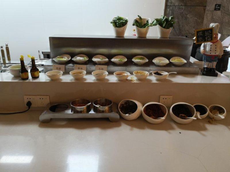 Shenzhen Bantian Huaweizhongcheng Atour Hotel Bagian luar foto
